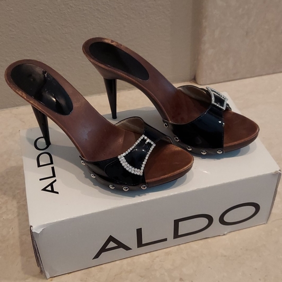 EUC Aldo Rhinestone Buckle Heel - Picture 4 of 4